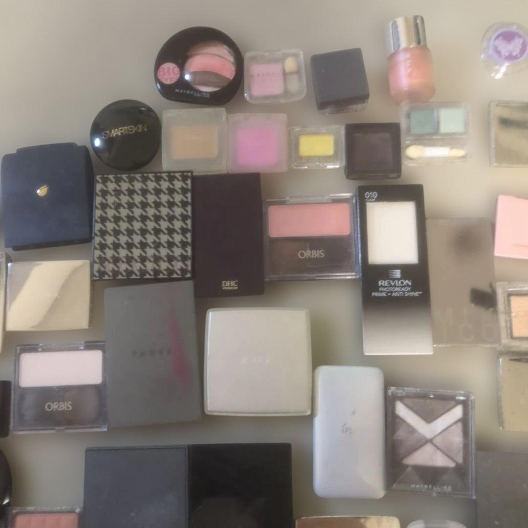 お化粧品ほとんど全てデパコスまとめ売り限定品やオマケ♡も有り約110点位