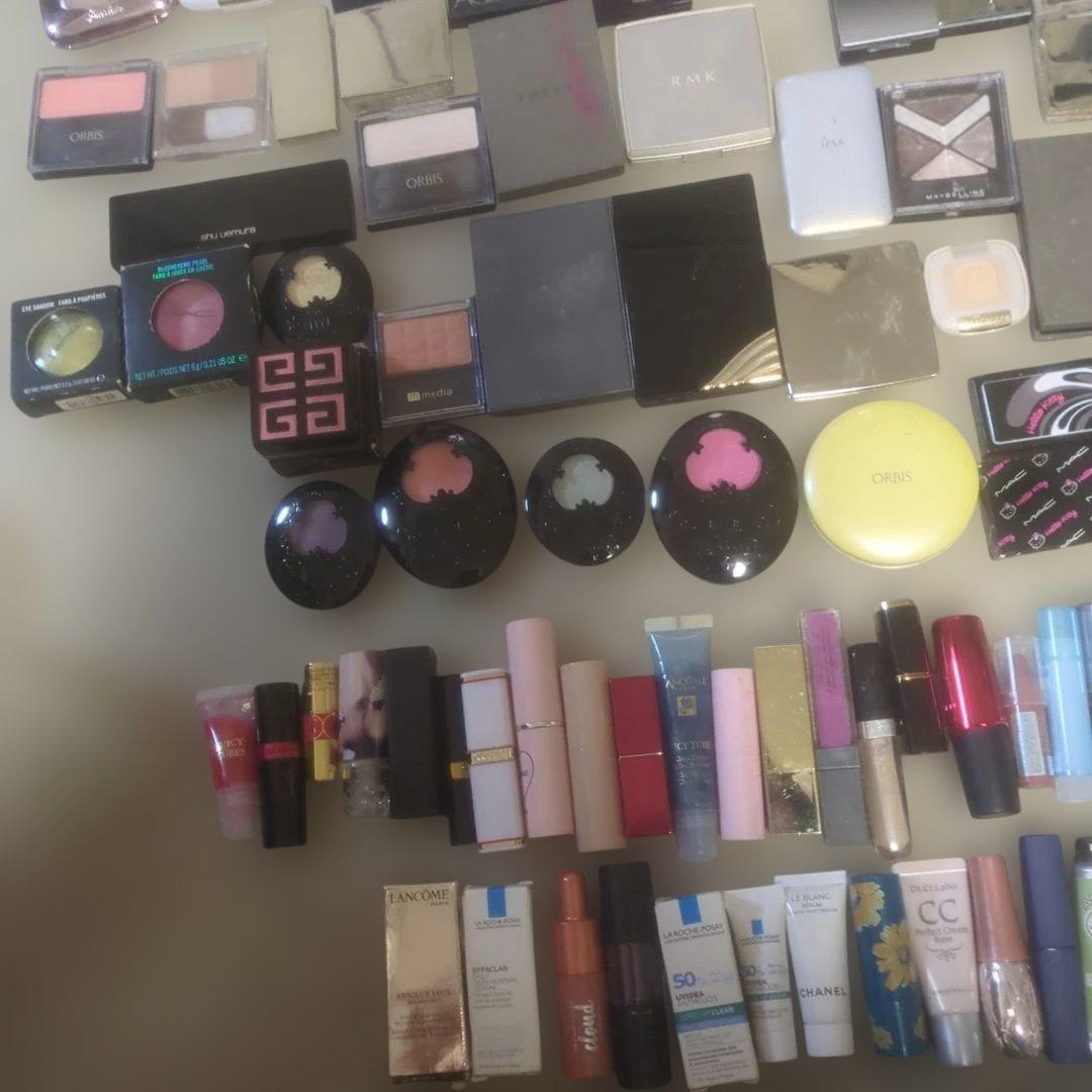 お化粧品ほとんど全てデパコスまとめ売り限定品やオマケ♡も有り約110点位