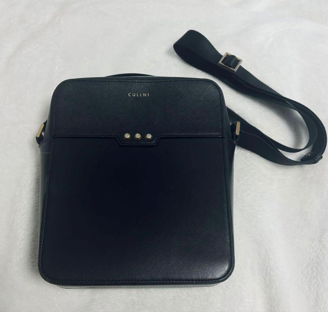 CULLNI スクエア　レザーショルダーバッグ　黒　ブラック