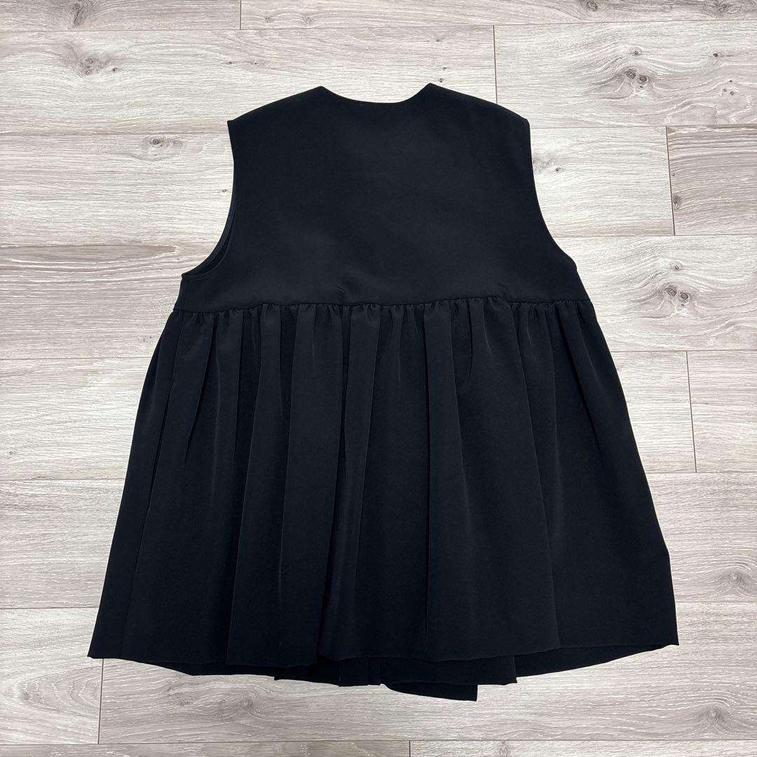 yori ヨリ ダブルクロスフリルジレ ブラック 38