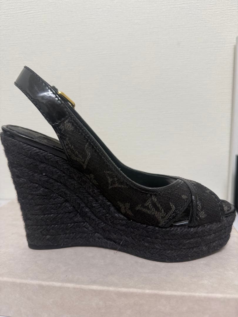 Louis Vuitton ブラック ウェッジサンダル