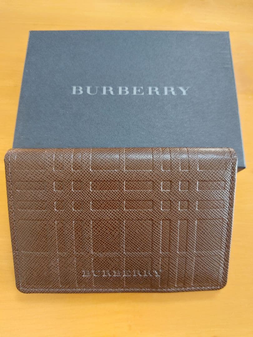 【新品未使用】BURBERRY ブラウンレザー 名刺入れ