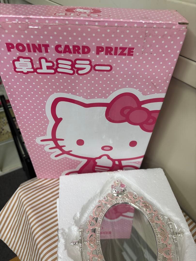 サンリオポイントカード景品　キティの卓上ミラー