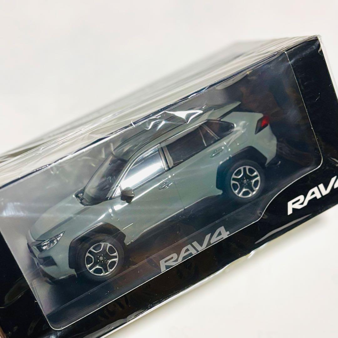 トヨタ RAV4 1/30 ミニカー アーバンカーキ 新品 未開封（前モデル）