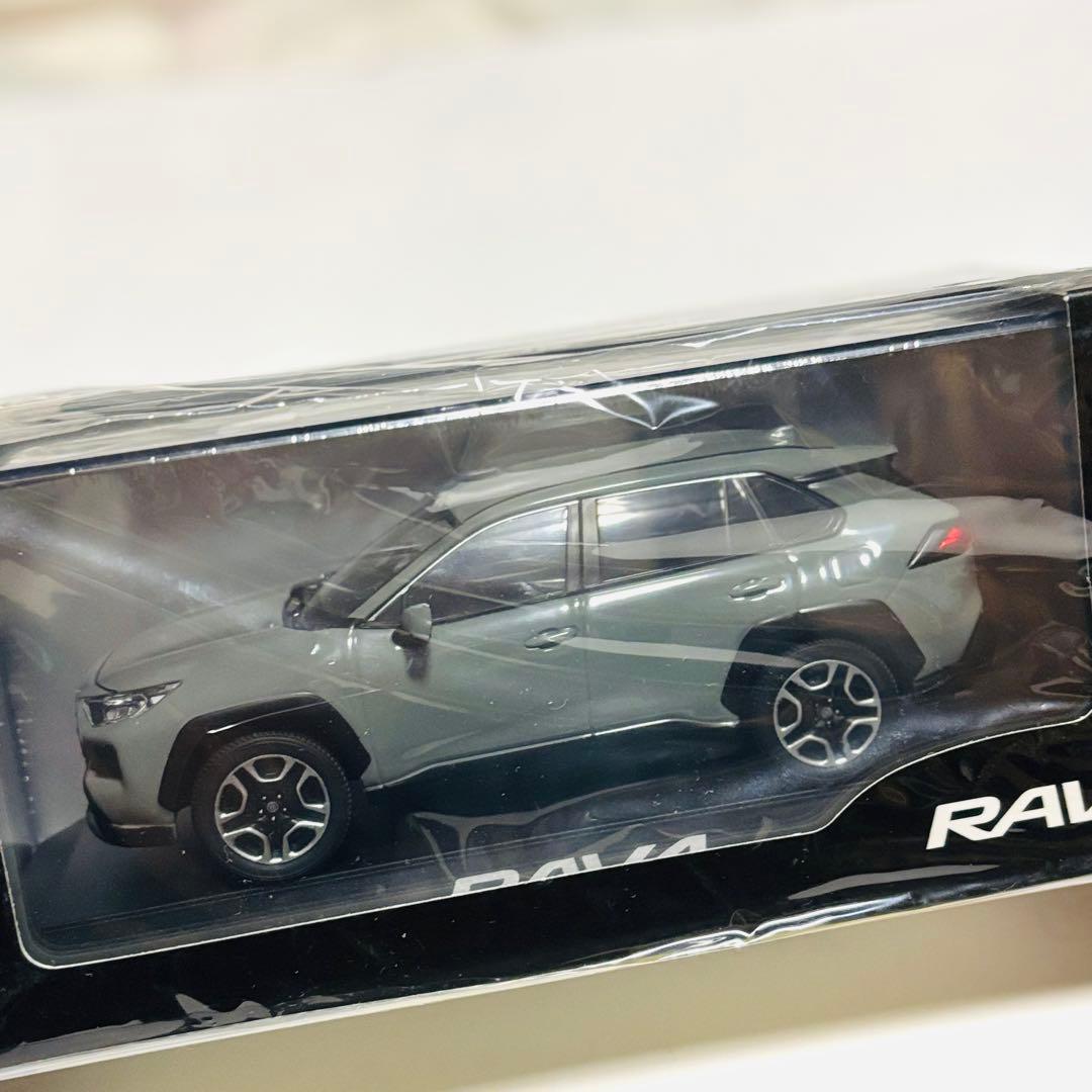 トヨタ RAV4 1/30 ミニカー アーバンカーキ 新品 未開封（前モデル）
