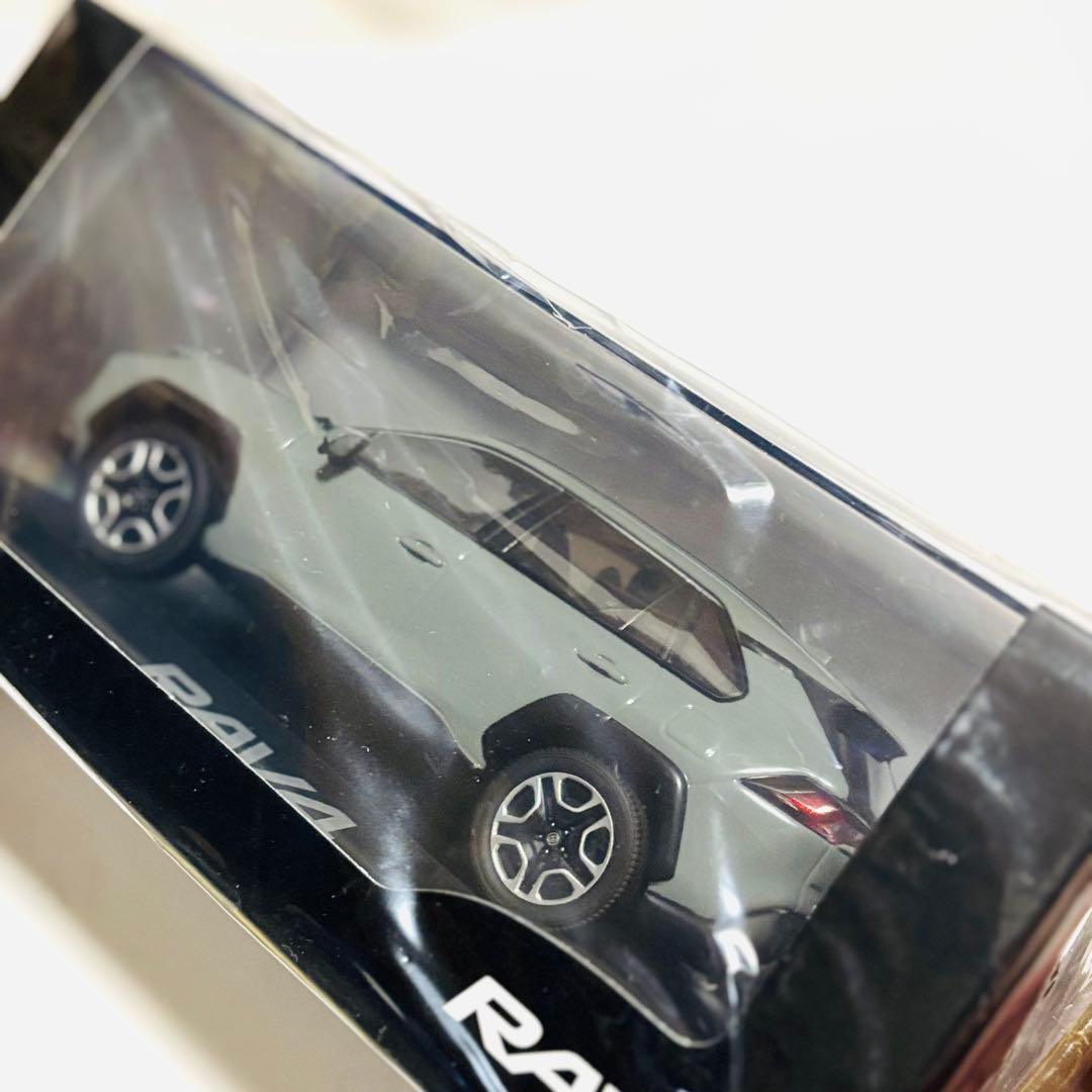 トヨタ RAV4 1/30 ミニカー アーバンカーキ 新品 未開封（前モデル）