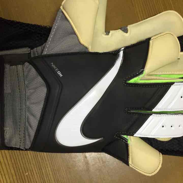 ナイキグローブ