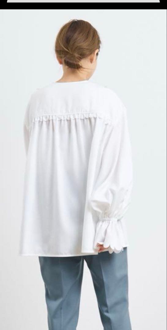 yori フリル付きホワイトシャツ