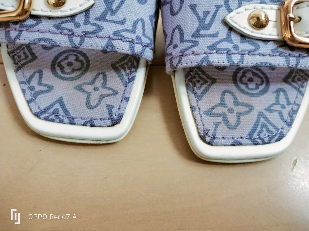 Louis Vuitton バックル付きサンダル 35