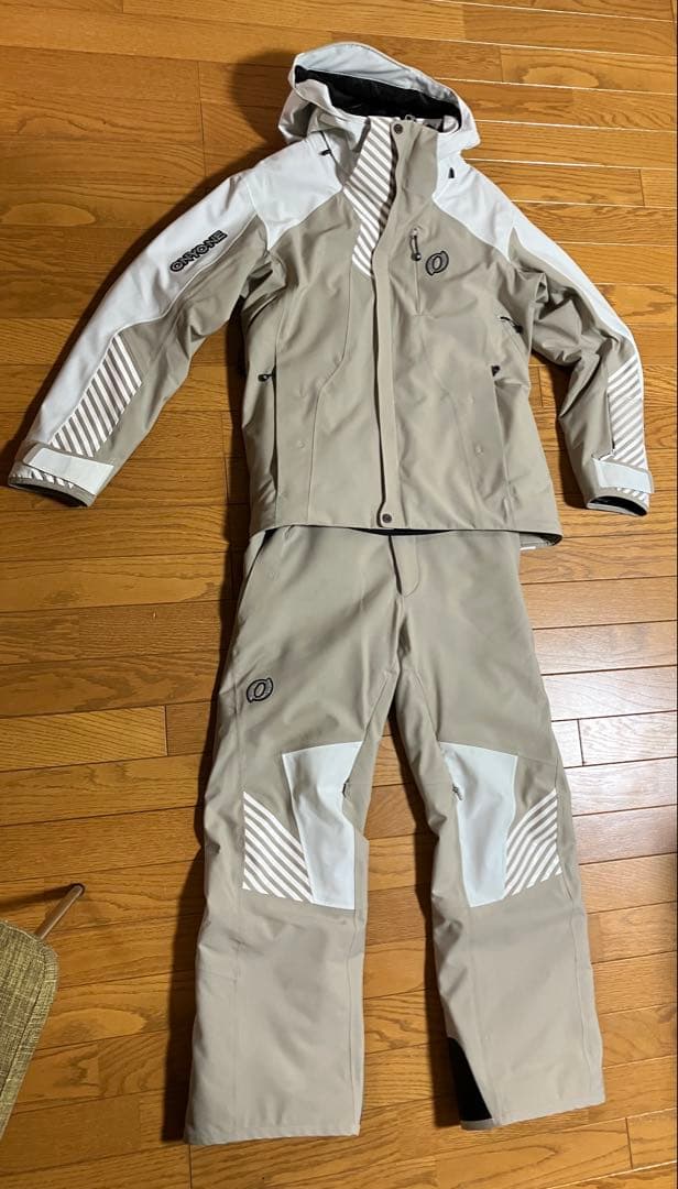 2023ONYONEオンヨネDEMO OUTER ジャケット・パンツ　上下セット