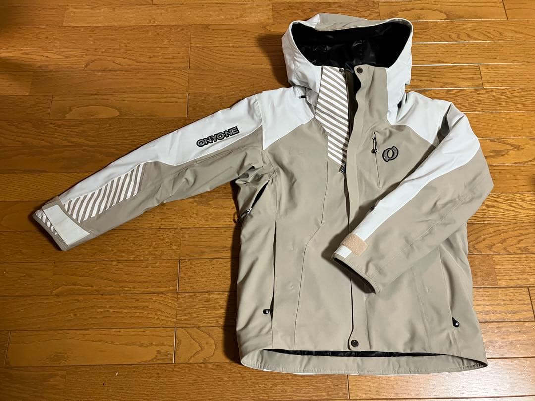 2023ONYONEオンヨネDEMO OUTER ジャケット・パンツ　上下セット