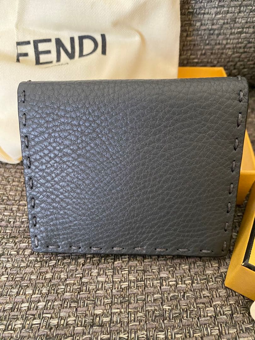 FENDIカードケース☆名刺入れ　完全新品未使用品 レア国内正規品　男女問わず☆