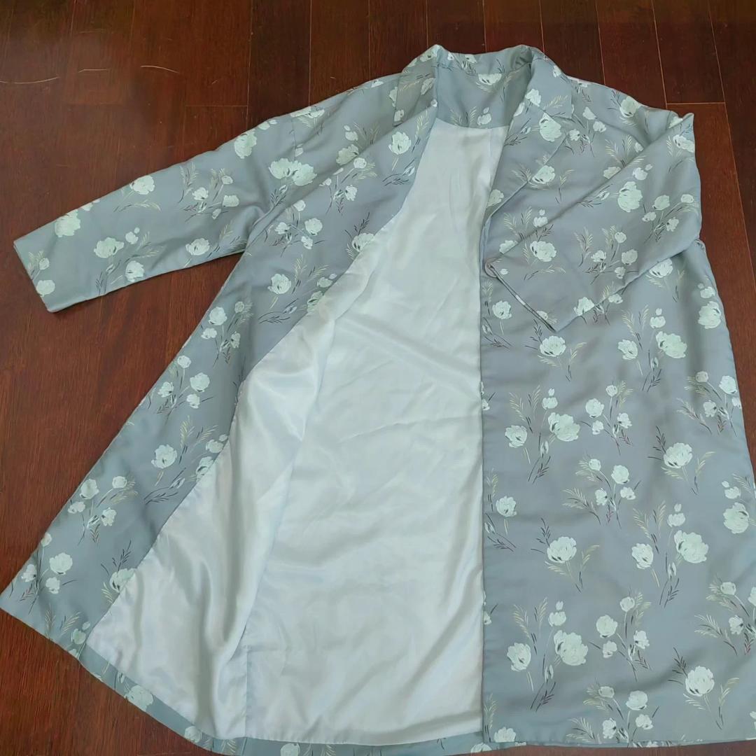 花柄グレー長袖シャツ