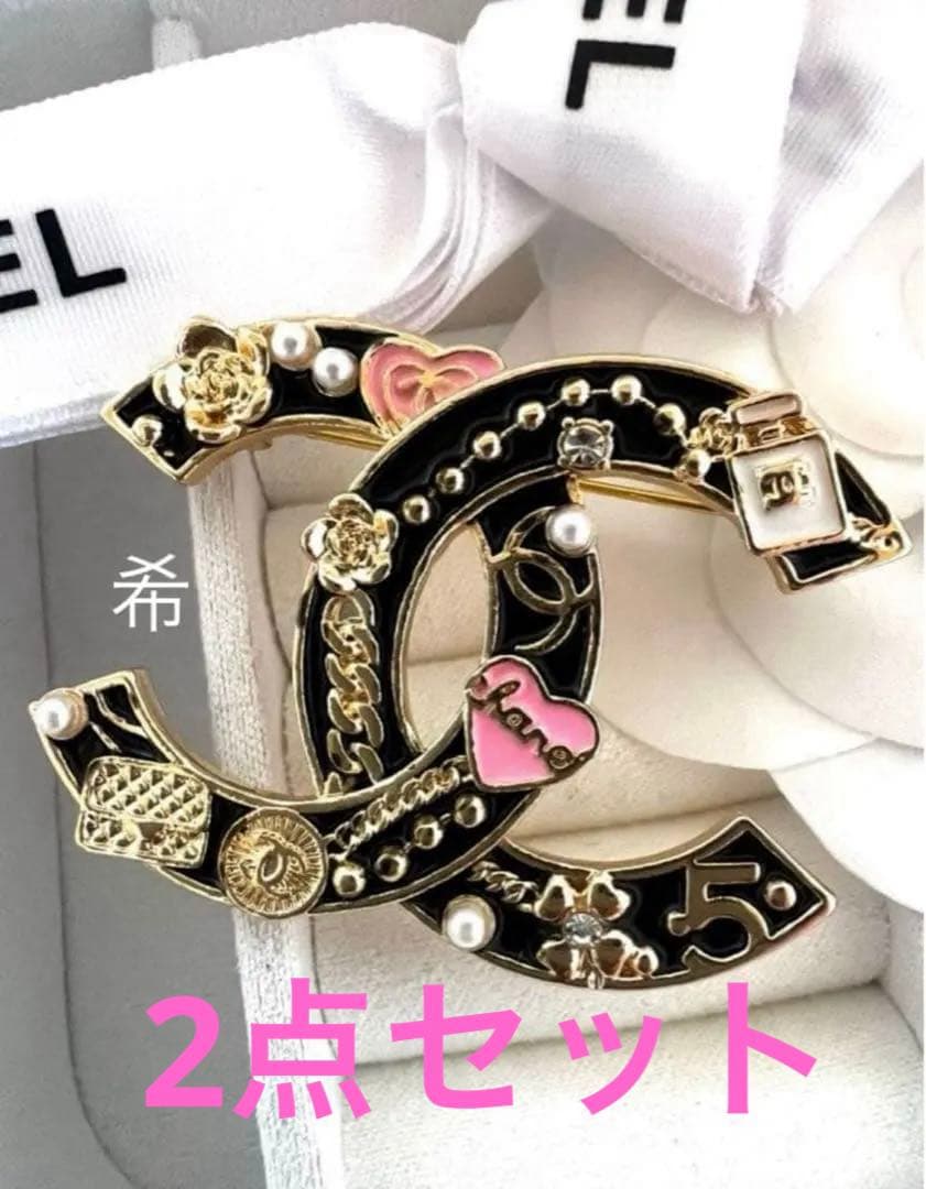 海外で買い集めた CCロゴブローチ、パールやハートモチーフ付き ラスト2点セット